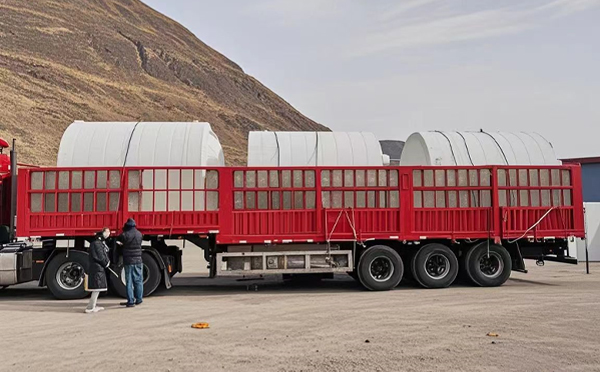 兰州塑料桶装车完毕准备运输中