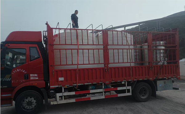 兰州立式运输桶安排发货现场